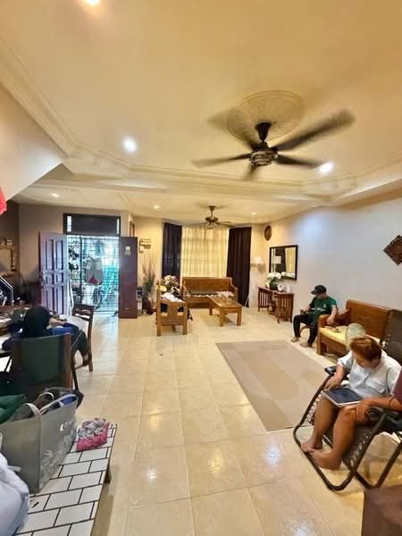 Rumah Teres 2 Tingkat untuk Dijual di Taman Desa Tebrau (Tebrau) - Jeff Lee - Living Room - PropertyGuru.com.my