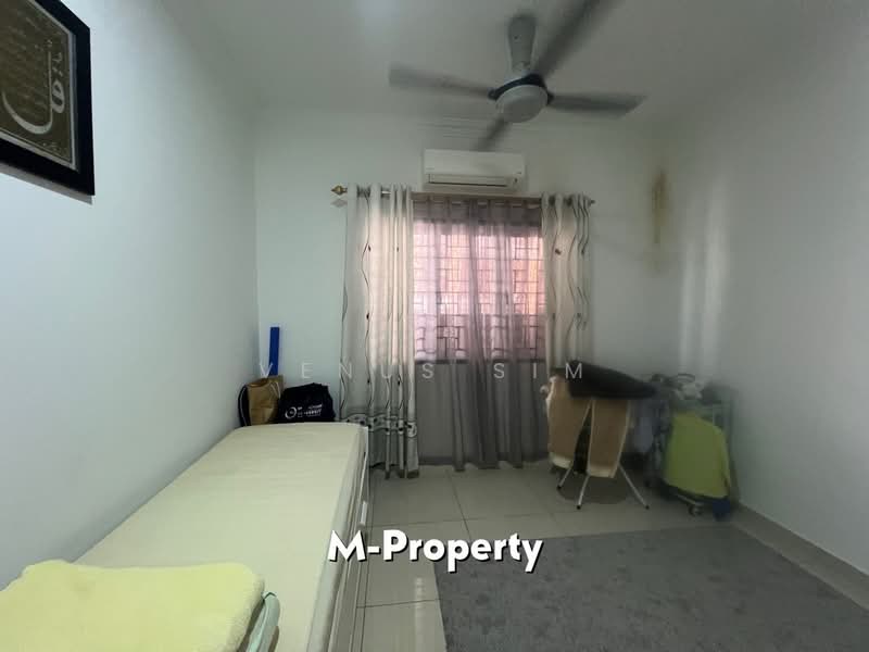Rumah Teres 2 Tingkat untuk Disewa di Bandar Rimbayu (Telok Panglima Garang) - Venus Sim - Bedroom - PropertyGuru.com.my