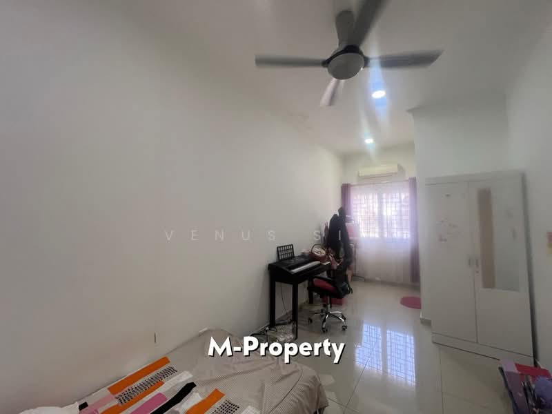 Rumah Teres 2 Tingkat untuk Disewa di Bandar Rimbayu (Telok Panglima Garang) - Venus Sim - Bedroom - PropertyGuru.com.my