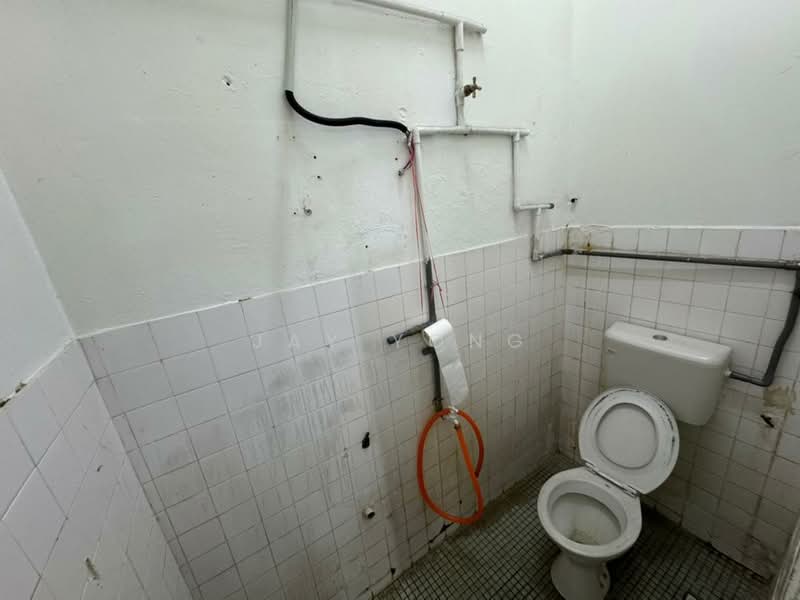 Shop for Rent in Taman Kepong Indah (Kepong) - Jay Yong - Bathroom - PropertyGuru.com.my