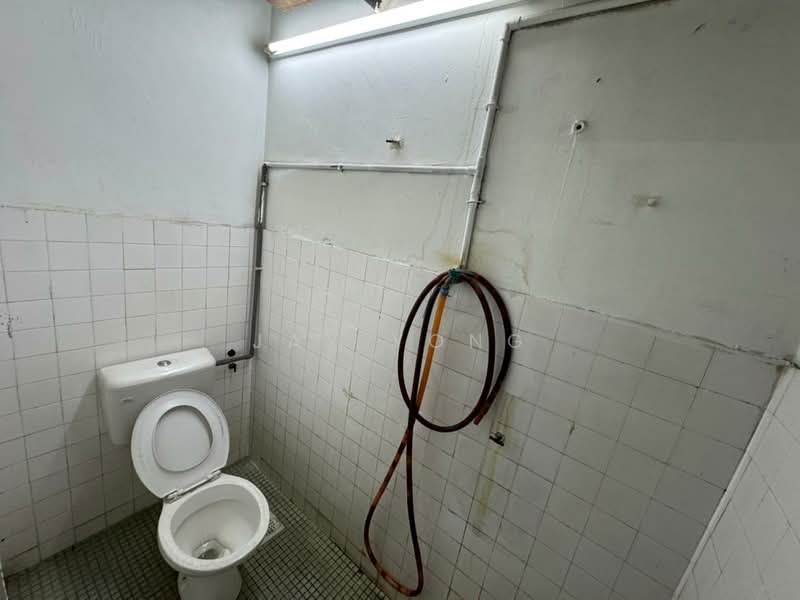 Shop for Rent in Taman Kepong Indah (Kepong) - Jay Yong - Bathroom - PropertyGuru.com.my