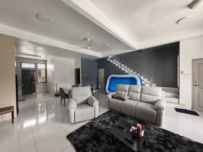 Rumah Teres 2 Tingkat untuk Dijual di Taman Pelangi Indah (Ulu Tiram) - Queena Thye - Living Room - PropertyGuru.com.my
