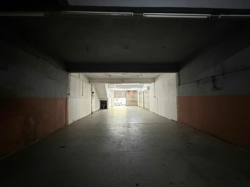 Kedai untuk Disewa di Bandar Sri Damansara (Selangor) - Jay Yong - Car Park - PropertyGuru.com.my