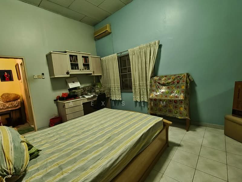 Bungalow for Sale in Taman Gembira (Klang) - Alexis Lim - Bedroom - PropertyGuru.com.my