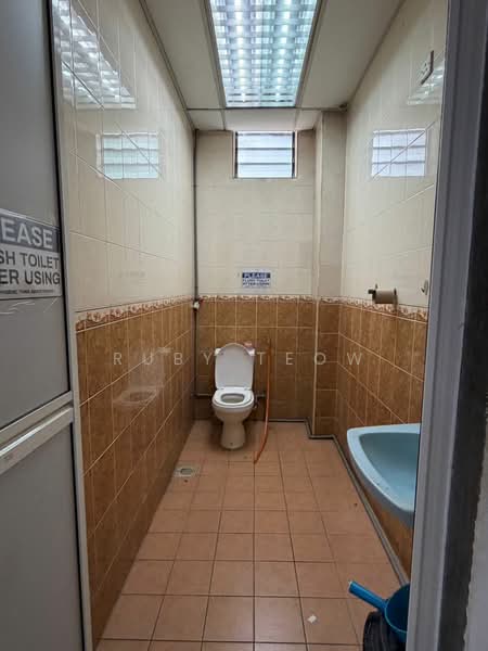 Kilang untuk Dijual di Kawasan Perindustrian Senai 3 (Senai) - Ruby Teow - Bathroom - PropertyGuru.com.my