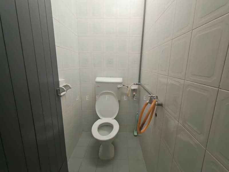 1-storey Terraced House for Sale in Taman Ungku Tun Aminah (Skudai) - Jeff Lee - Bathroom - PropertyGuru.com.my