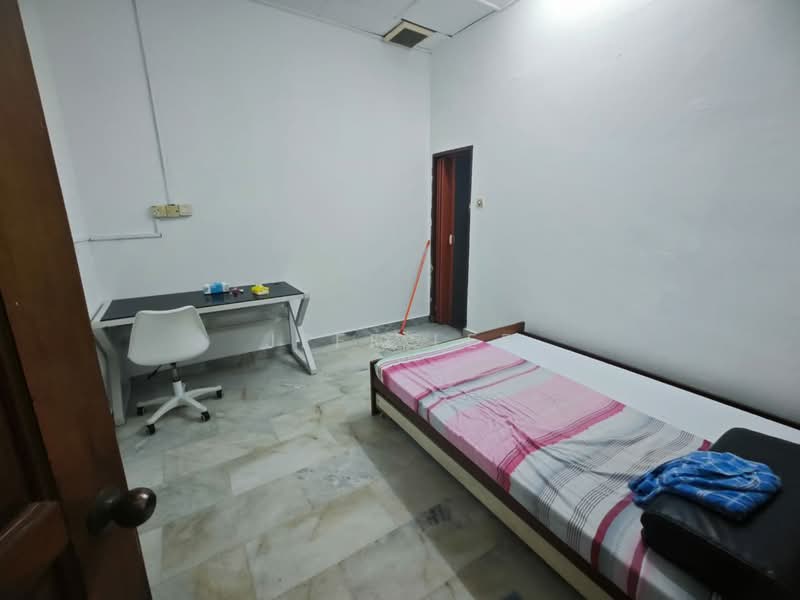 1-storey Terraced House for Sale in Taman Ungku Tun Aminah (Skudai) - Jeff Lee - Bedroom - PropertyGuru.com.my