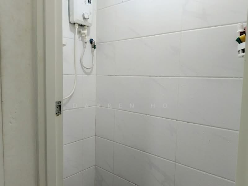 Servis Apartment untuk Dijual di Country Garden Central Park - Darren Ho - Bathroom - PropertyGuru.com.my