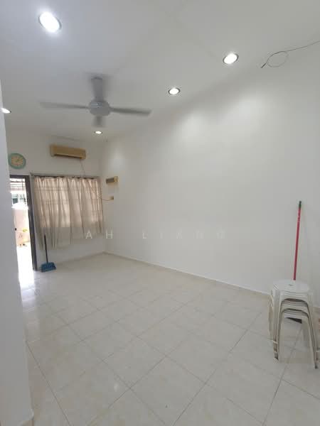 Rumah Teres 1 Tingkat untuk Dijual di Taman Pulai Emas (Kulai) - Ah Liang - Living Room - PropertyGuru.com.my