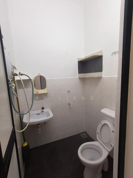 Rumah Teres 1 Tingkat untuk Dijual di Taman Pulai Emas (Kulai) - Ah Liang - Bathroom - PropertyGuru.com.my