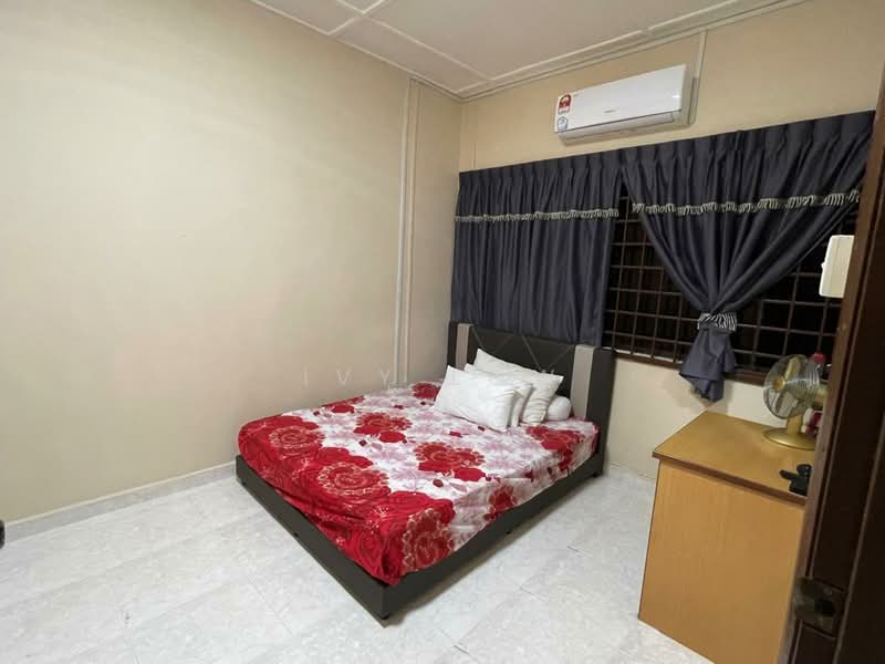 Rumah Berkembar untuk Dijual di Taman Bukit Tiram (Ulu Tiram) - Ivy Low - Bedroom - PropertyGuru.com.my