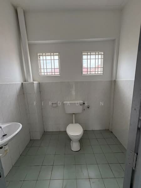 Bungalow for Sale in Pantai Sepang Putra (Sepang) - Firdaus N - Bathroom - PropertyGuru.com.my