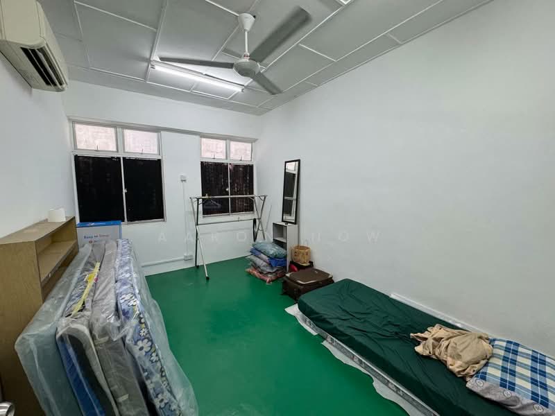 Kedai / Pejabat untuk Disewa di Taman Puteri Wangsa (Ulu Tiram) - Aaron How - Bedroom - PropertyGuru.com.my