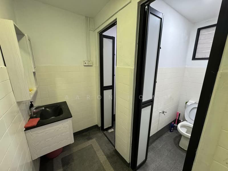 Kedai / Pejabat untuk Disewa di Taman Puteri Wangsa (Ulu Tiram) - Aaron How - Bathroom - PropertyGuru.com.my