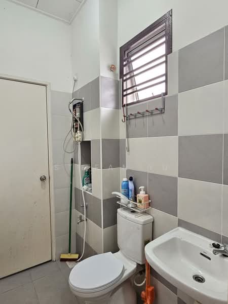 2-storey Terraced House for Sale in Gelang Patah (Johor) - Stefan Yu - Bathroom - PropertyGuru.com.my