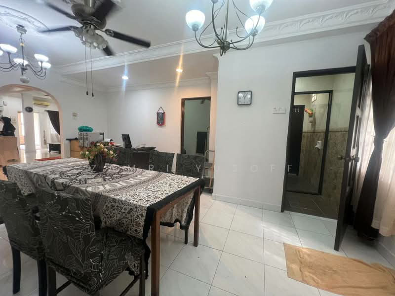 Rumah Teres 2.5 Tingkat untuk Dijual di Seksyen 7 (Shah Alam) - Zamri Yusoff - Dining Room - PropertyGuru.com.my