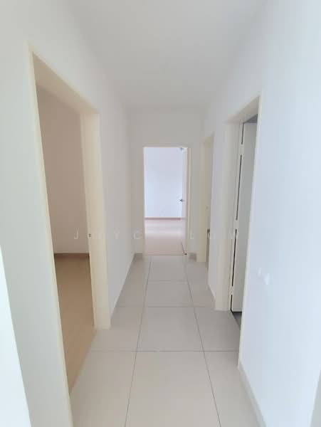 Kondominium untuk Dijual di Brezza Hill - Joyce Low - Corridor - PropertyGuru.com.my