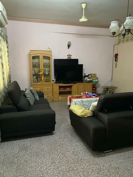 2-storey Terraced House for Sale in Kuchai Lama (Kuala Lumpur) - Chris Choo - Living Room - PropertyGuru.com.my