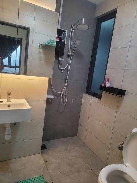 Servis Apartment untuk Disewa di Aera Residence - HY Sham - Bathroom - PropertyGuru.com.my