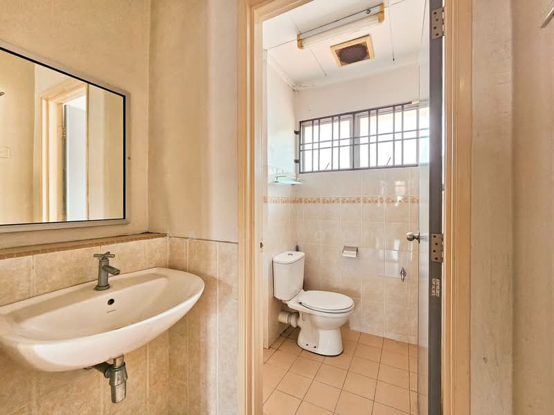 Rumah Teres 2 Tingkat untuk Dijual di Putra Permai (Subang Jaya) - Jason Ooi - Bathroom - PropertyGuru.com.my