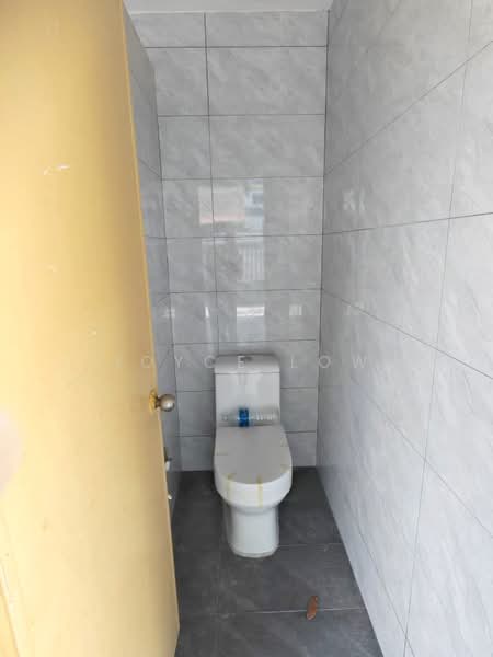 Factory for Rent in Seksyen 33 (Shah Alam) - Joyce Low - Bathroom - PropertyGuru.com.my
