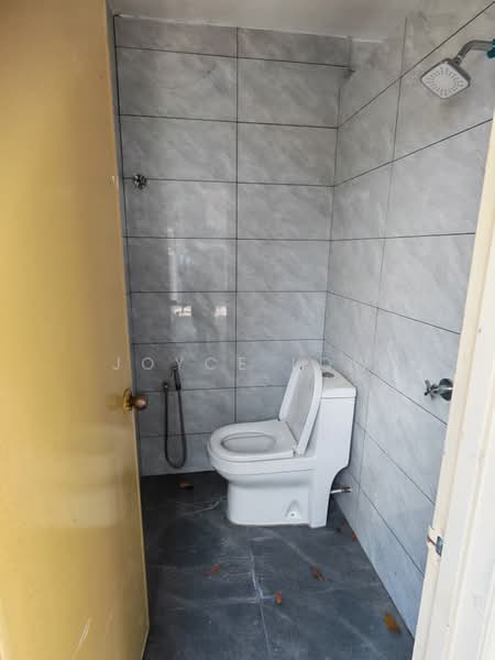 Factory for Rent in Seksyen 33 (Shah Alam) - Joyce Low - Bathroom - PropertyGuru.com.my