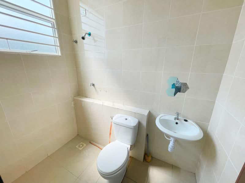 3-storey Terraced House for Rent in Kajang (Selangor) - Eiffel Lai - Bathroom - PropertyGuru.com.my