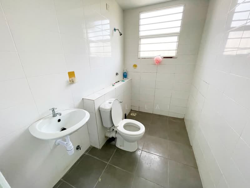 3-storey Terraced House for Rent in Kajang (Selangor) - Eiffel Lai - Bathroom - PropertyGuru.com.my