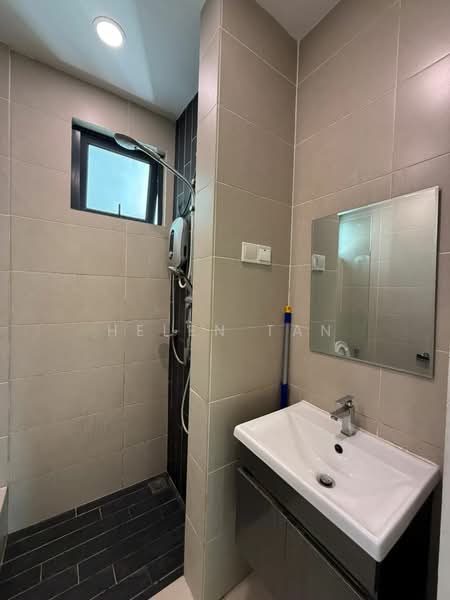 Service Residence for Sale at H2O Residences - Helen Tan - Bathroom - PropertyGuru.com.my