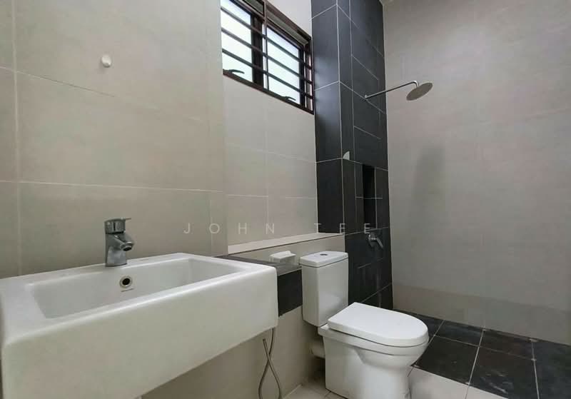 Rumah Teres 2.5 Tingkat untuk Disewa di Setia Utama (Setia Alam) - John Tee - Bathroom - PropertyGuru.com.my