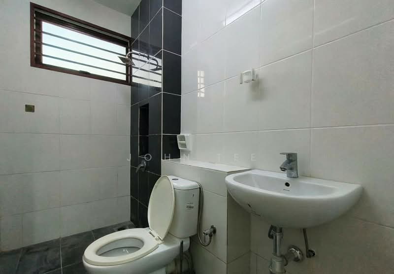 Rumah Teres 2.5 Tingkat untuk Disewa di Setia Utama (Setia Alam) - John Tee - Bathroom - PropertyGuru.com.my