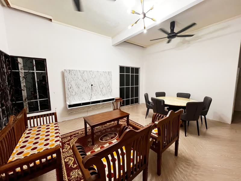 Rumah Berkembar untuk Disewa di Bandar Bukit Mahkota (Bangi) - Eiffel Lai - Living Room - PropertyGuru.com.my