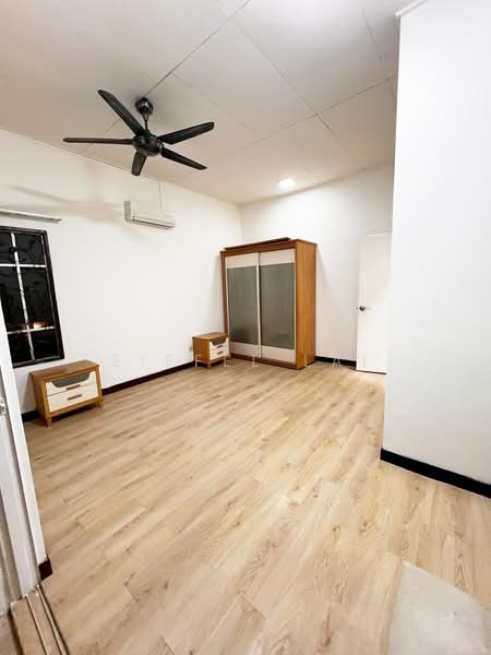 Rumah Berkembar untuk Disewa di Bandar Bukit Mahkota (Bangi) - Eiffel Lai - Bedroom - PropertyGuru.com.my