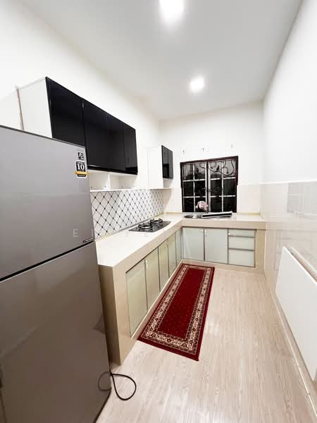 Rumah Berkembar untuk Disewa di Bandar Bukit Mahkota (Bangi) - Eiffel Lai - Kitchen - PropertyGuru.com.my