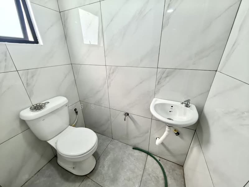 Rumah Teres 2 Tingkat untuk Dijual di Taman Ungku (Johor Bahru) - Jessica Boey - Bathroom - PropertyGuru.com.my