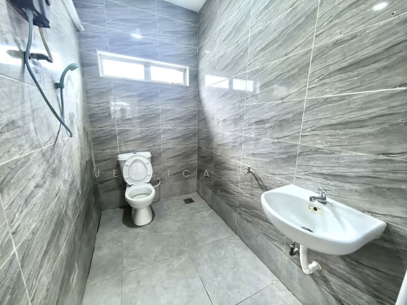 Rumah Teres 2 Tingkat untuk Dijual di Taman Ungku (Johor Bahru) - Jessica Boey - Bathroom - PropertyGuru.com.my