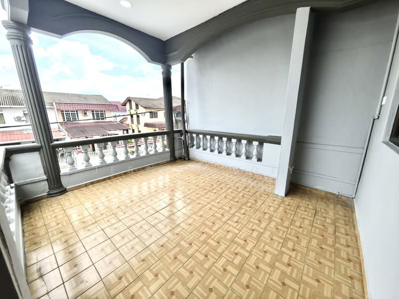 Rumah Teres 2 Tingkat untuk Dijual di Taman Ungku (Johor Bahru) - Jessica Boey - Balcony - PropertyGuru.com.my