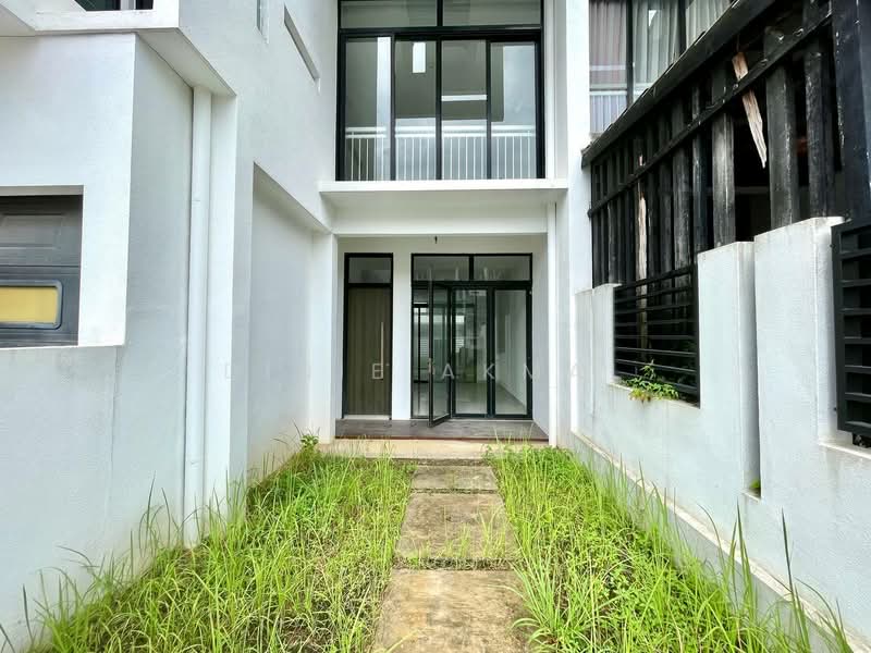 3-storey Terraced House for Sale in Sepang (Selangor) - Dinie Akmal - PropertyGuru.com.my