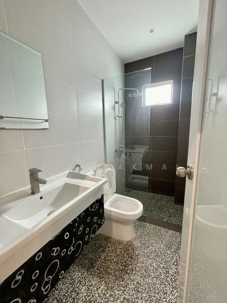 Bungalow for Sale in Kajang (Selangor) - Dinie Akmal - Bathroom - PropertyGuru.com.my