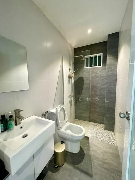Bungalow for Sale in Kajang (Selangor) - Dinie Akmal - Bathroom - PropertyGuru.com.my
