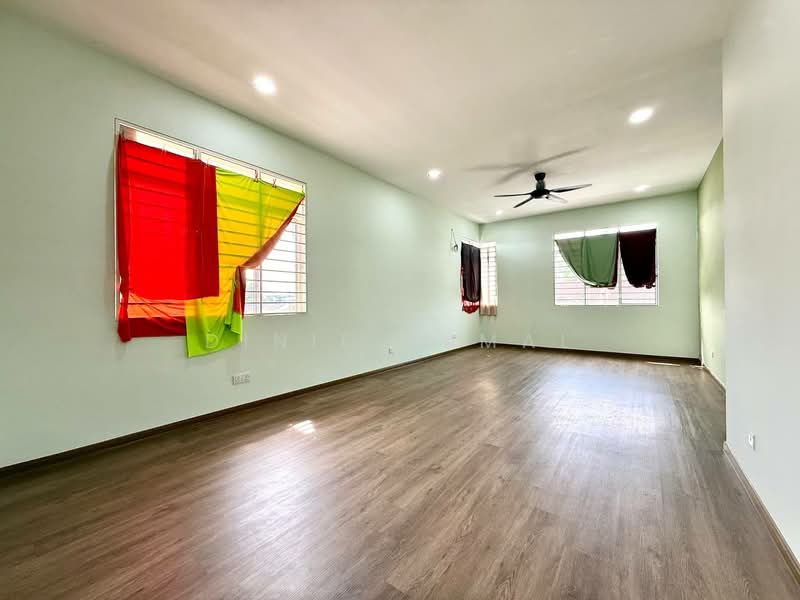 Rumah Teres 3 Tingkat untuk Dijual di Bandar Bukit Puchong (Puchong) - Dinie Akmal - Living Room - PropertyGuru.com.my