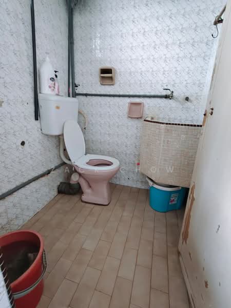 Flat for Sale at Flat Taman Ungku Tun Aminah - Zack Chow - Bathroom - PropertyGuru.com.my