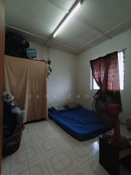 Flat for Sale at Flat Taman Ungku Tun Aminah - Zack Chow - Bedroom - PropertyGuru.com.my