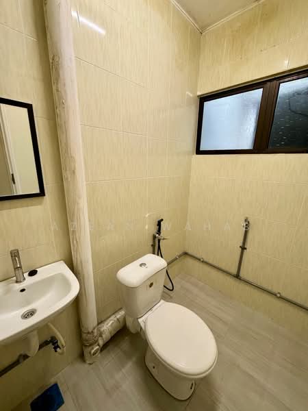 Rumah Teres untuk Disewa di Taman Melaka Jaya (Batu Berendam) - Azean Wahab - Bathroom - PropertyGuru.com.my