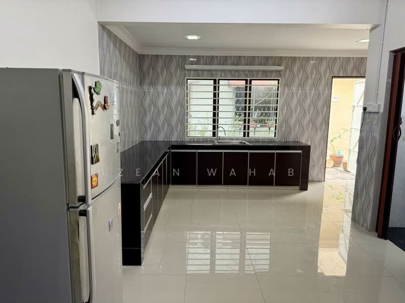 Rumah Teres untuk Disewa di Taman Melaka Jaya (Batu Berendam) - Azean Wahab - Kitchen - PropertyGuru.com.my