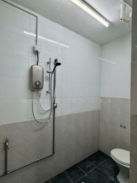 Rumah Teres untuk Disewa di Taman Melaka Jaya (Batu Berendam) - Azean Wahab - Bathroom - PropertyGuru.com.my