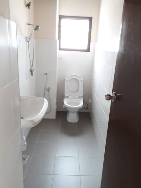 Apartment for Rent at Bayview Court - Prabakaran Appukutthy - Bathroom - PropertyGuru.com.my