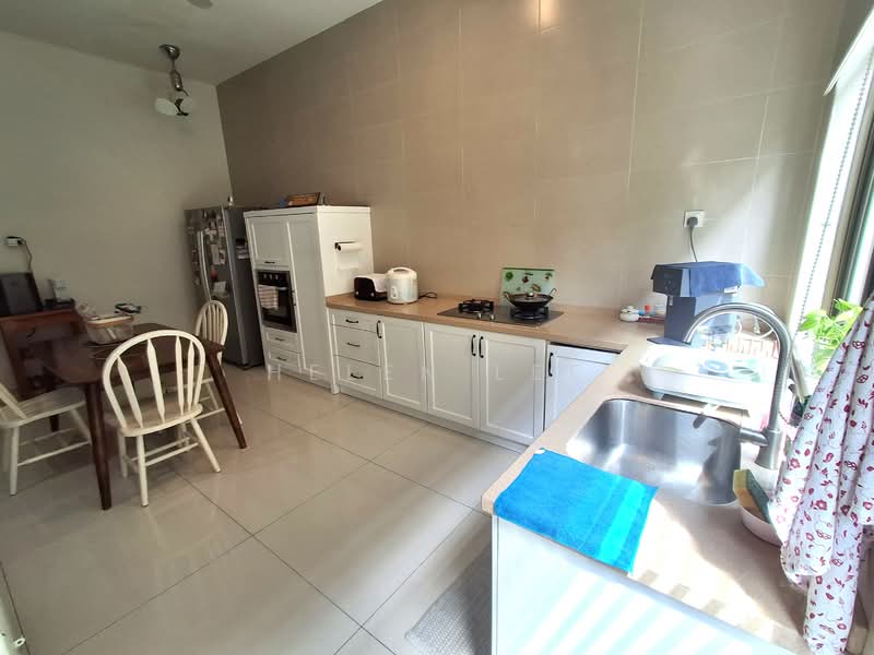 Semi-Detached House for Sale in Taman Kluang Indah (Kluang) - Helen Lee - Kitchen - PropertyGuru.com.my