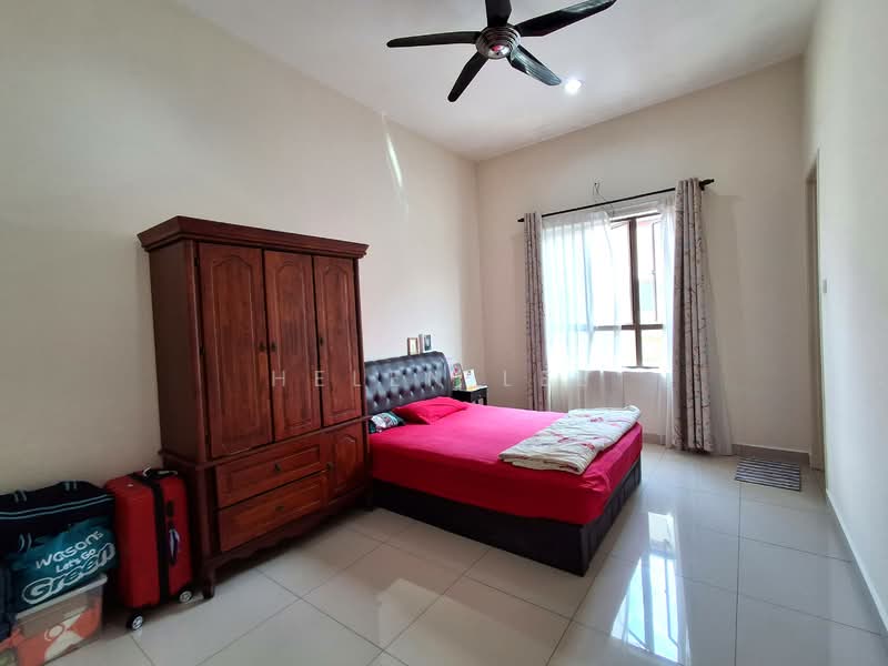 Semi-Detached House for Sale in Taman Kluang Indah (Kluang) - Helen Lee - Bedroom - PropertyGuru.com.my