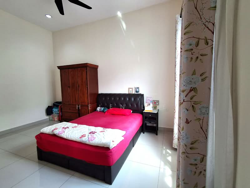 Semi-Detached House for Sale in Taman Kluang Indah (Kluang) - Helen Lee - Bedroom - PropertyGuru.com.my